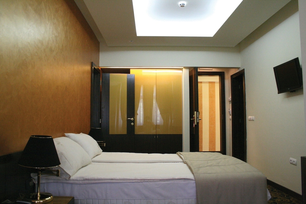 DELUXE, DOUBLE BED, GARDEN VIEW, ACCESSIBLE
