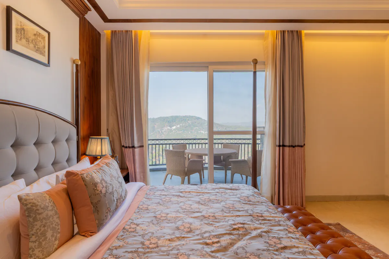 ELIVAAS Prive The Royce Orchid Luxe 4 BHK Hilltop Villa With Steam Room, Pvt Pool & 360 Hill Views 21/40
