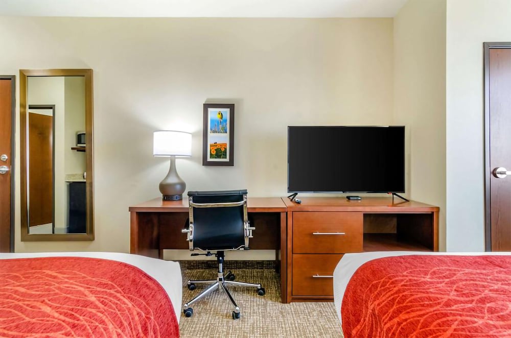 Comfort Inn & Suites Salina North 22/30