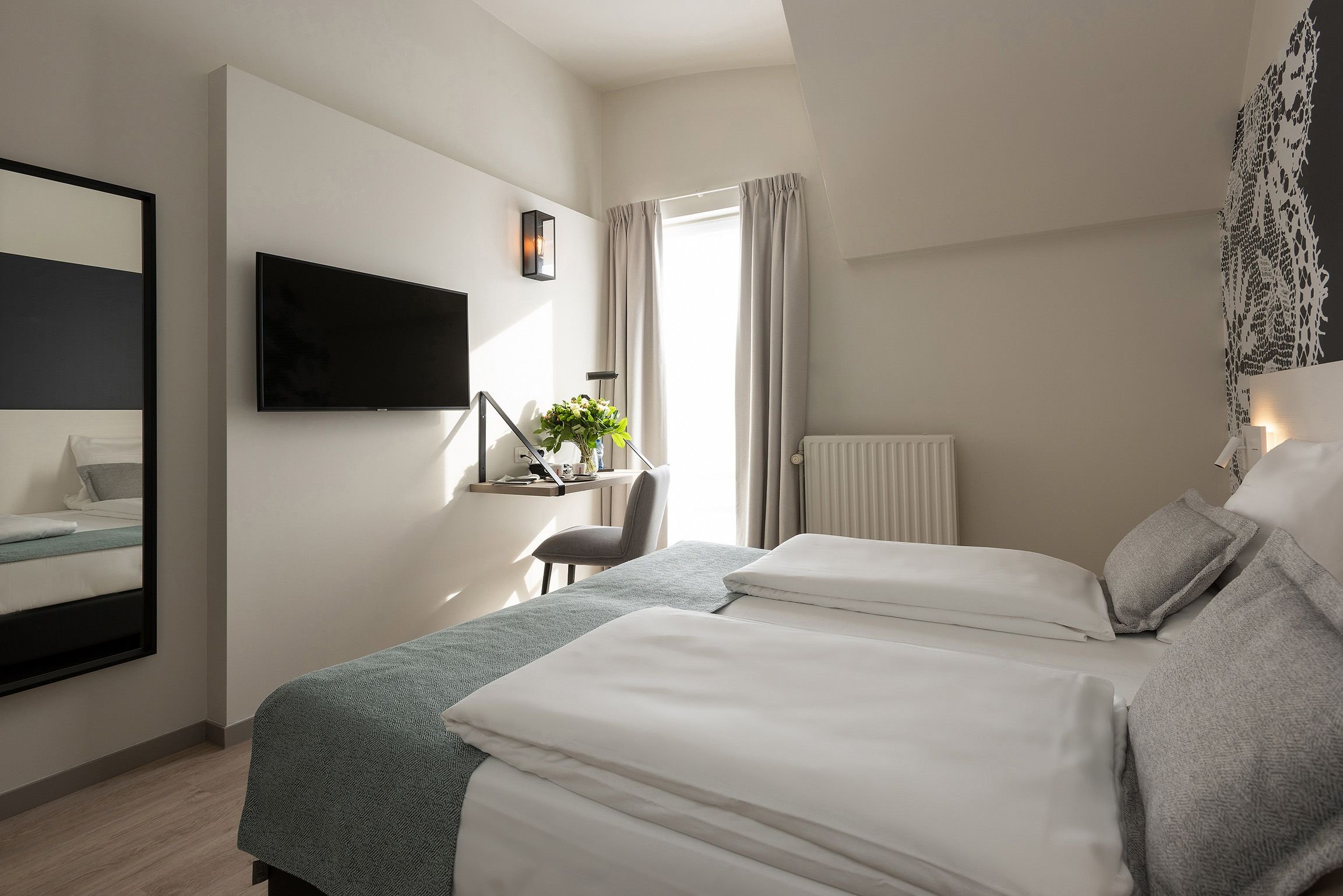 CHARMING, DOUBLE BED