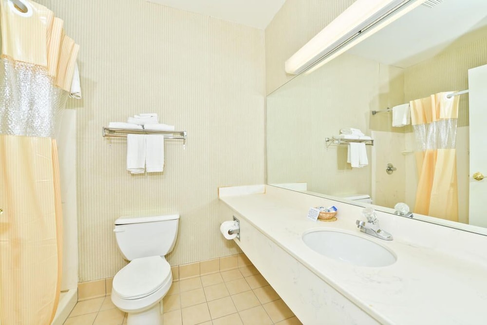 BlissPoint Inn and Suites Marion 46/47