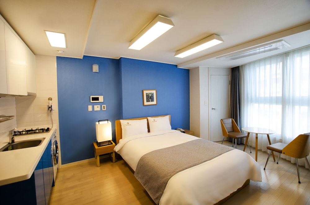 DELUXE, DOUBLE BED
