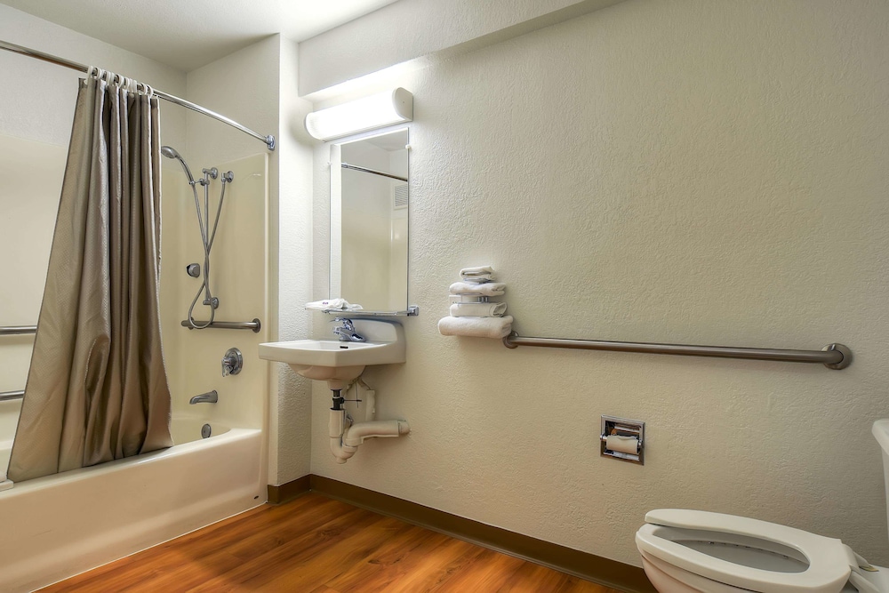 Motel6 Westminster, CA - South - Long Beach Area 42/43
