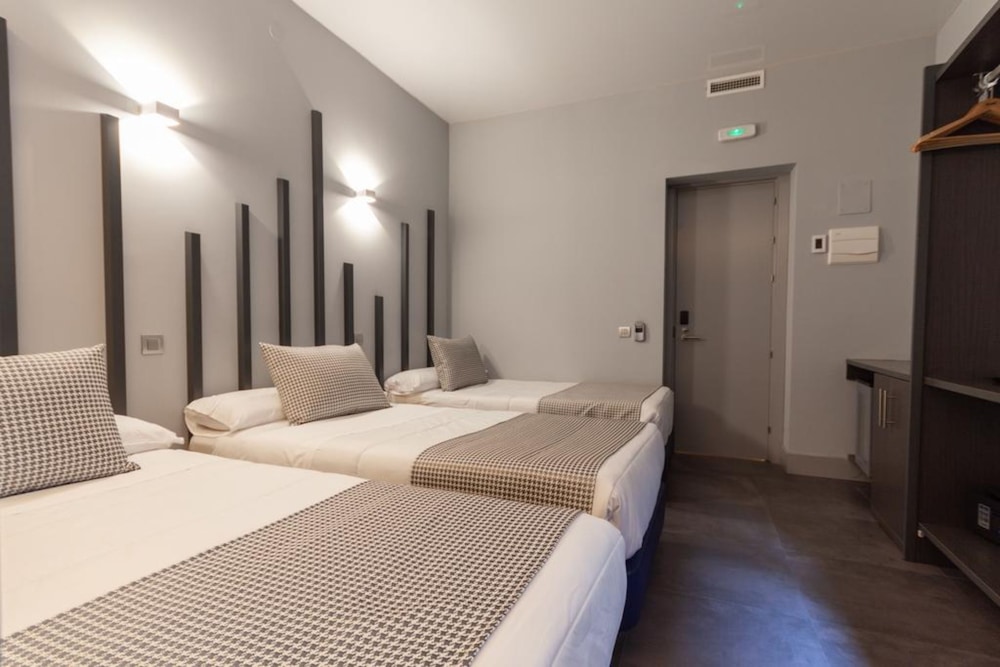 ROOM, TRIPLE, 3 BEDS