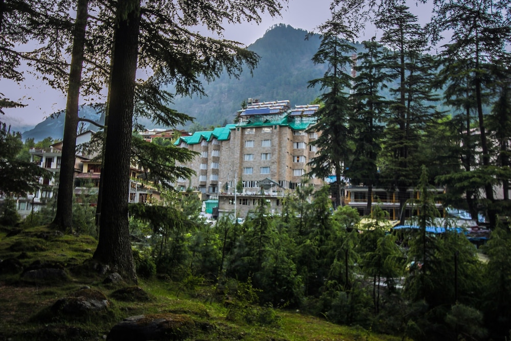Golden Tulip Manali 3/92