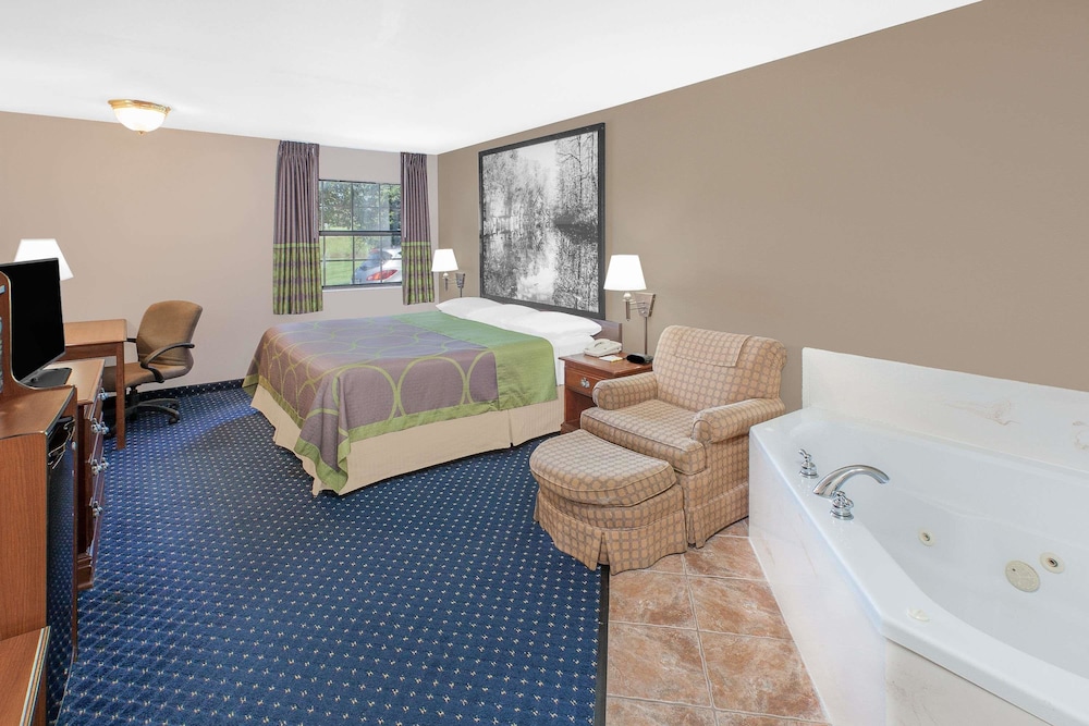 Super 8 By Wyndham Lowell/Bentonville/Rogers Area 6/18