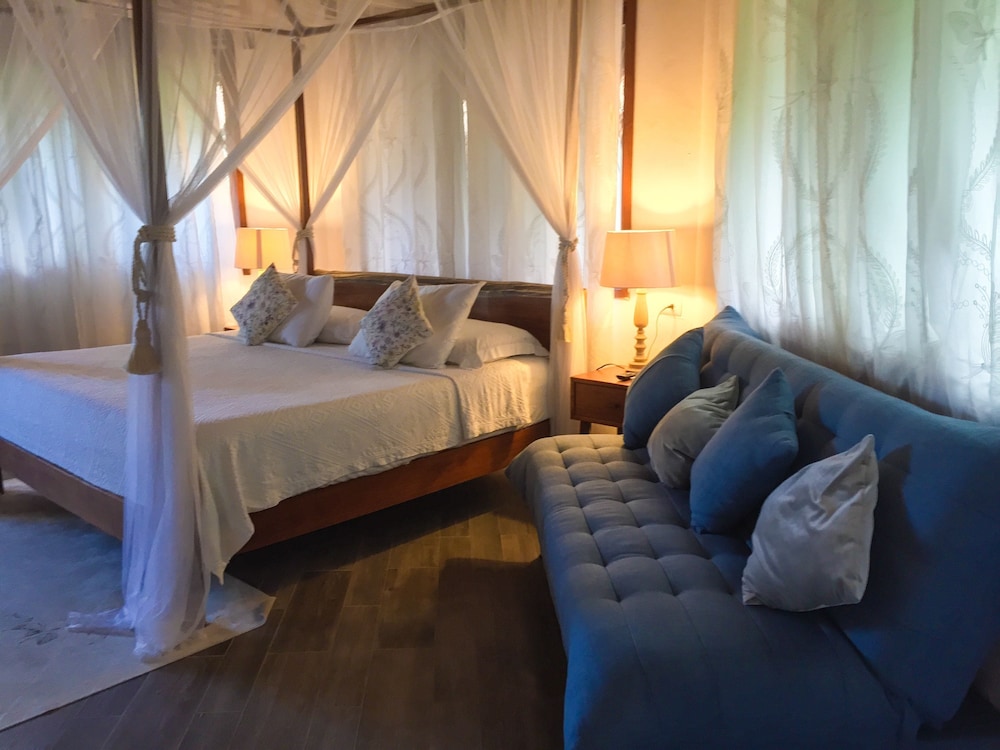 Toto Blue Hotel Boutique 56/72