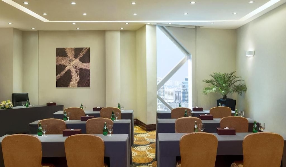 City Seasons Towers Hotel 41/46