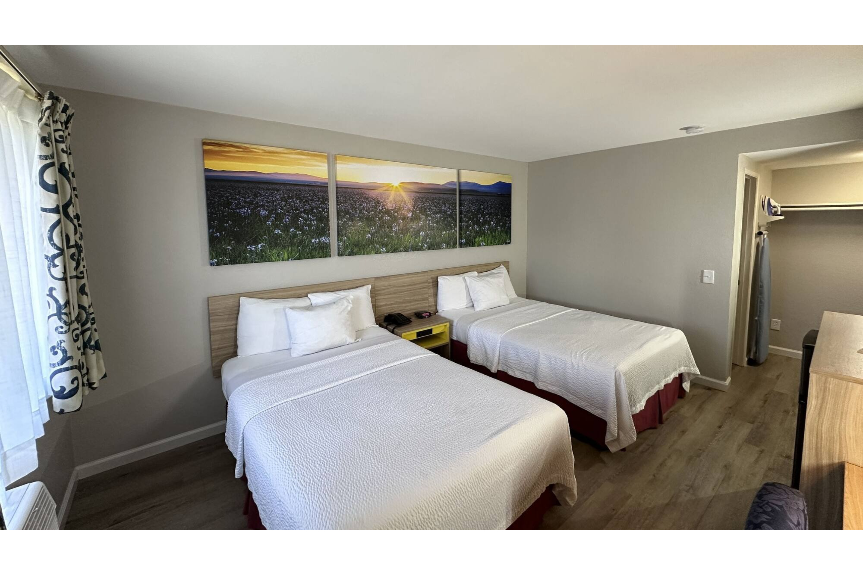 2 Queen Beds Non-Smoking, Kitchen