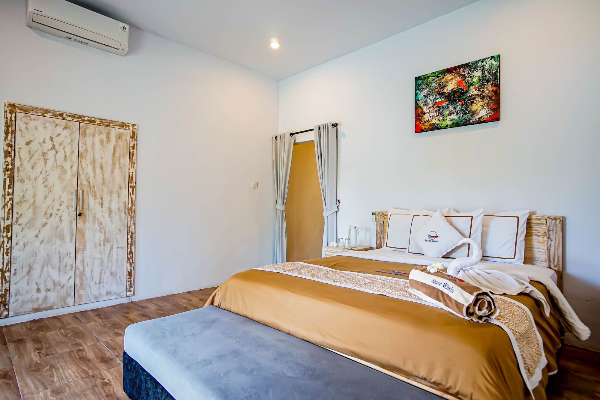 Deluxe, Queen Bed