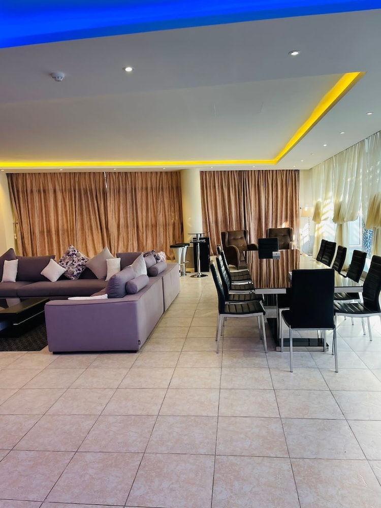 GOLDEN MARINA RESORT 25/50