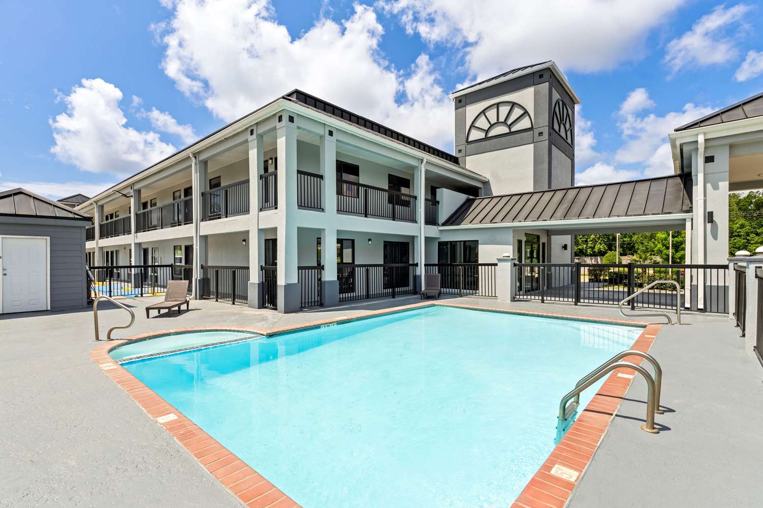 Econo Lodge Inn & Suites Ocean Springs - Biloxi 1/21