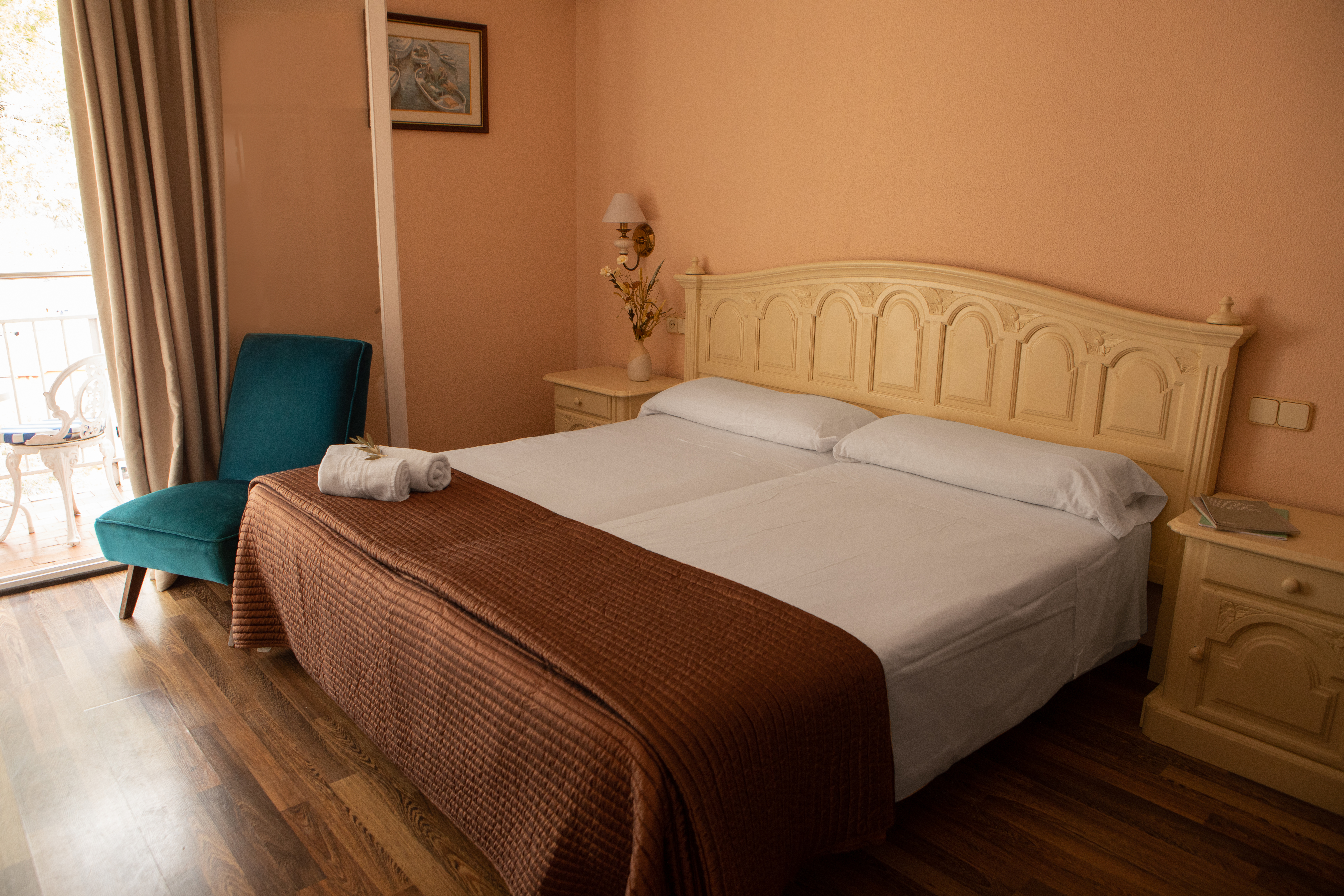 Standard 2+1, Hotel Roger de Flor by Seleqtta 3/6