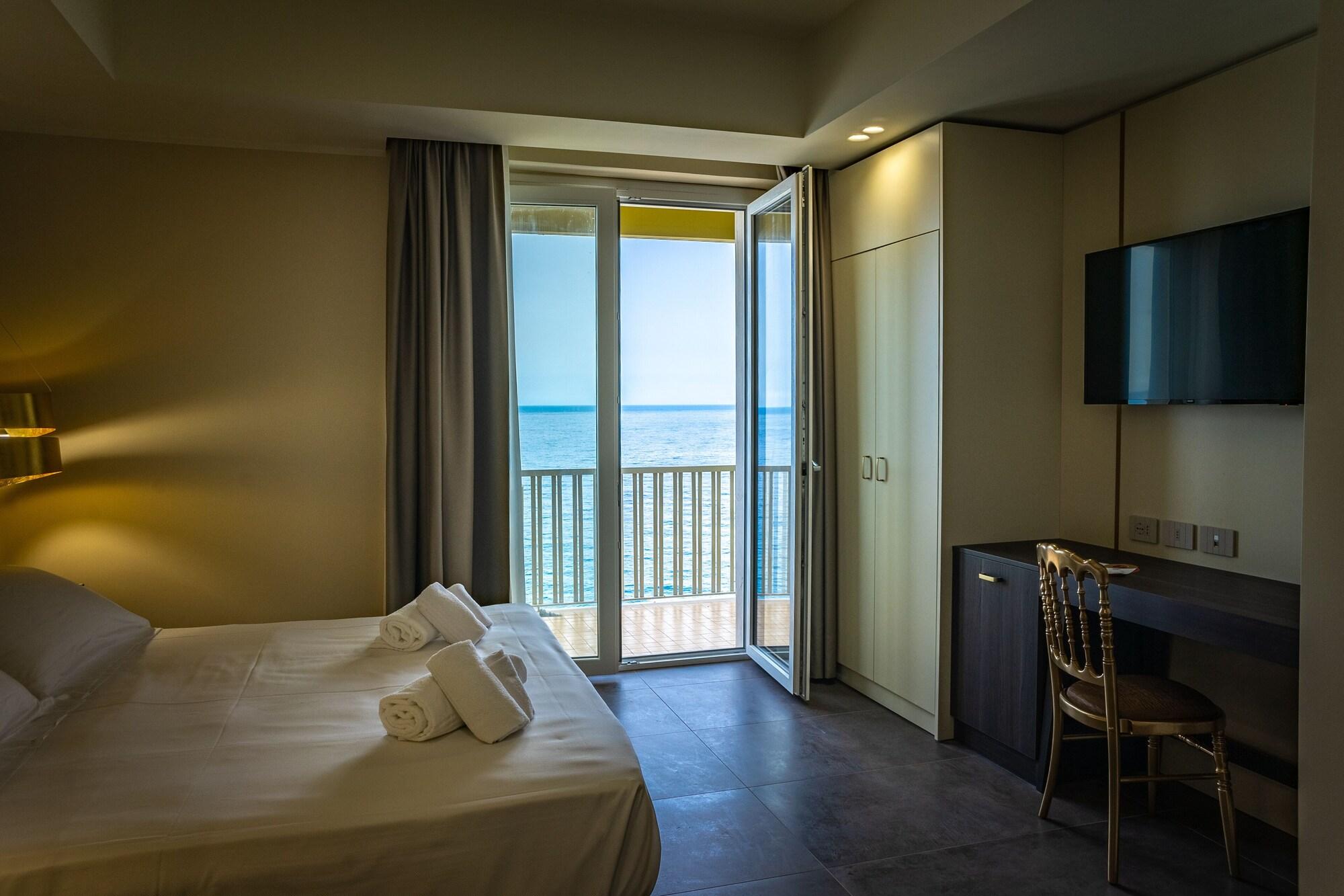 Junior, Sea View
