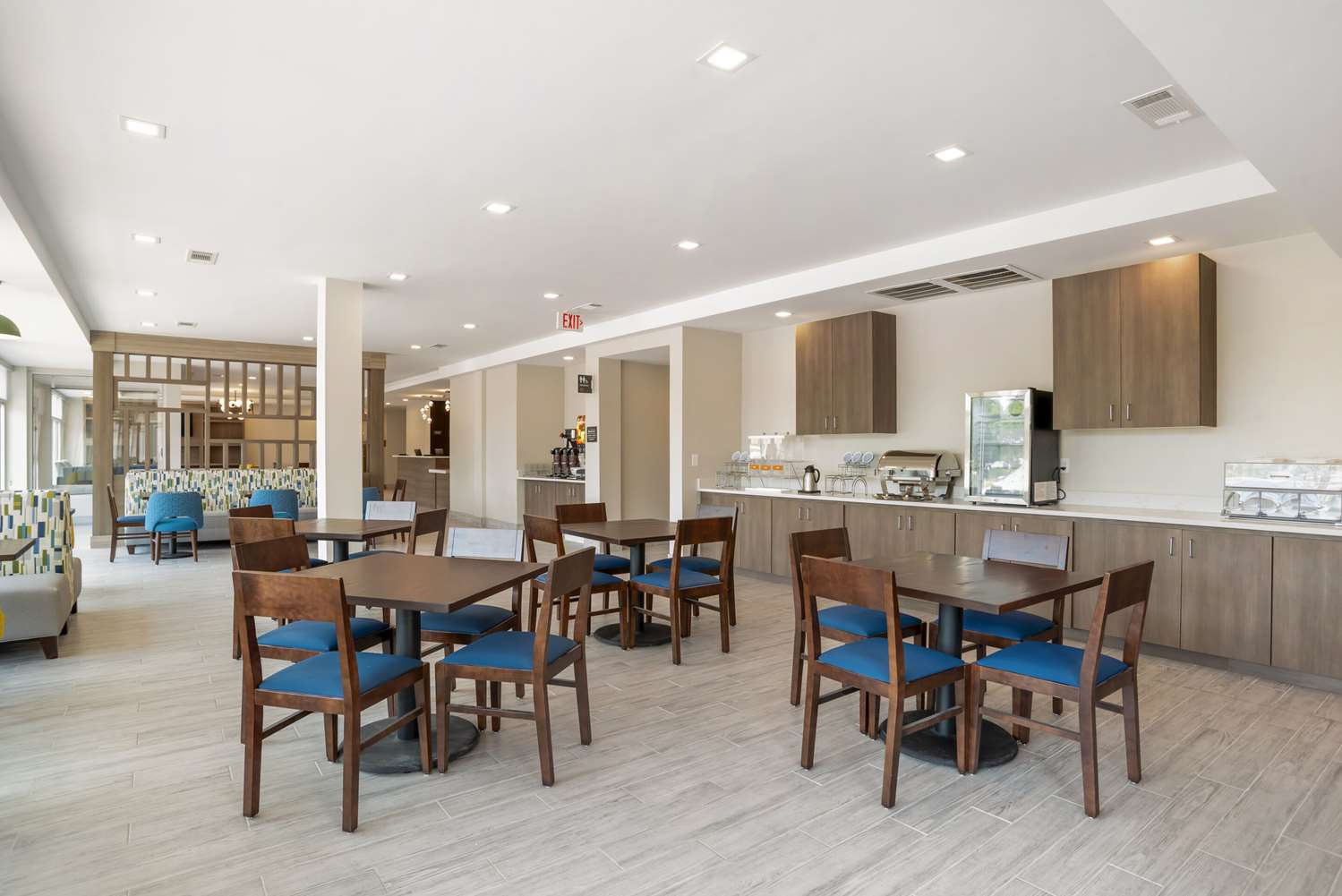 Comfort Inn and Suites Destin Near Henderson Beach 24/28
