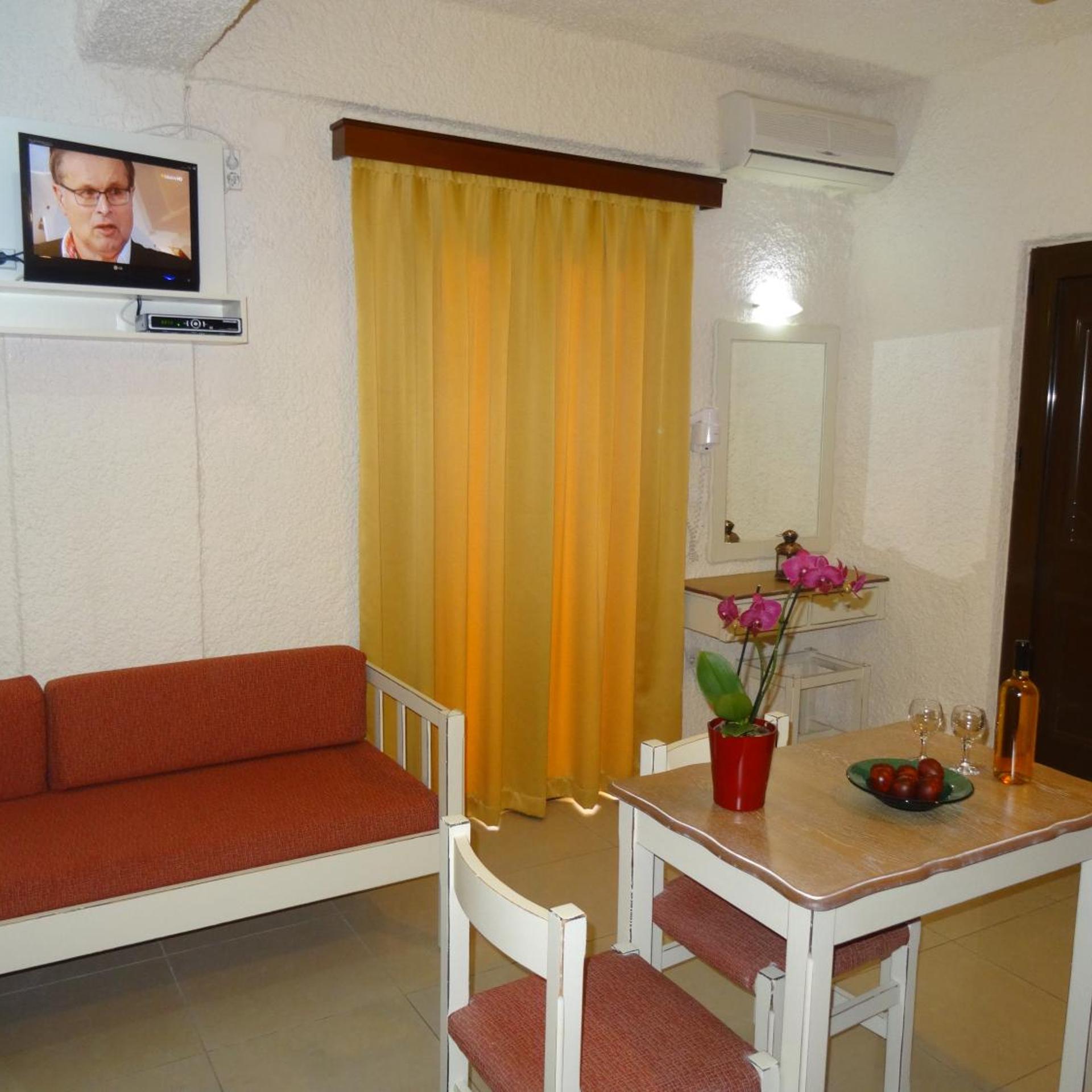 Lito Apartments 42/58