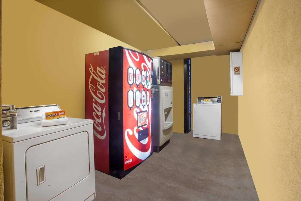 Super 8 by Wyndham Nashville West 7/41