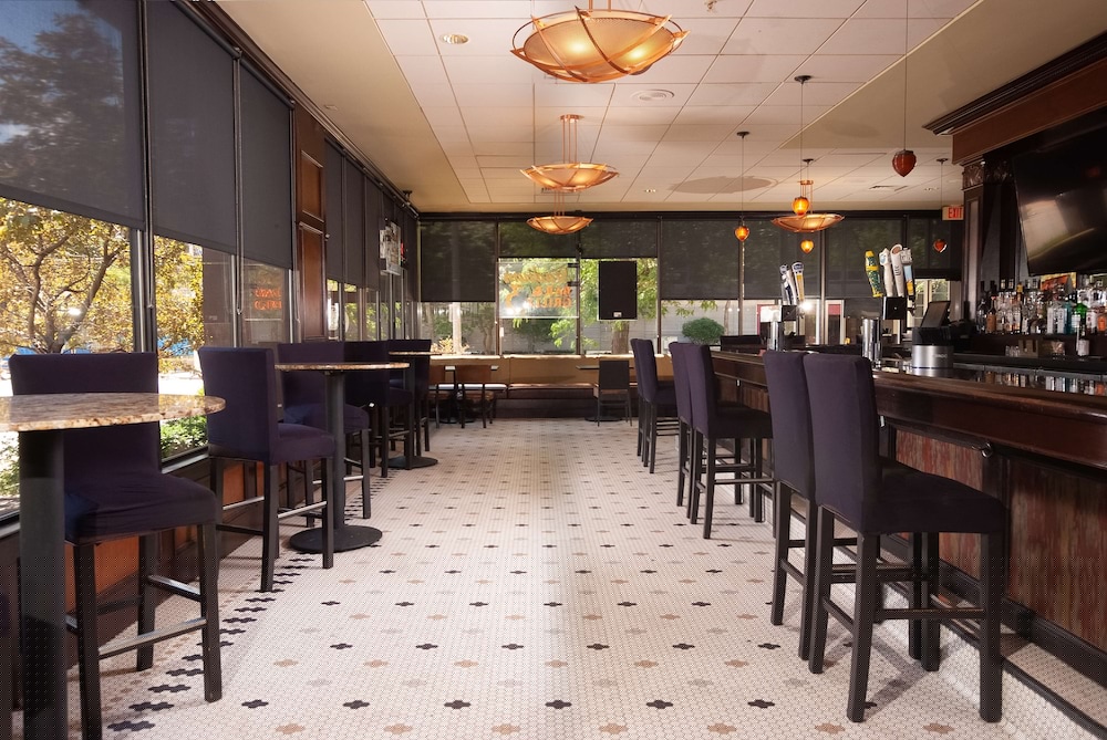 DoubleTree by Hilton Cleveland Downtown Lakeside 53/67