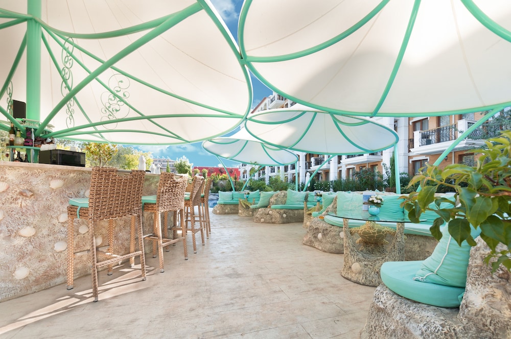 Harmony Suites 11, 12 Grand Resort 33/50