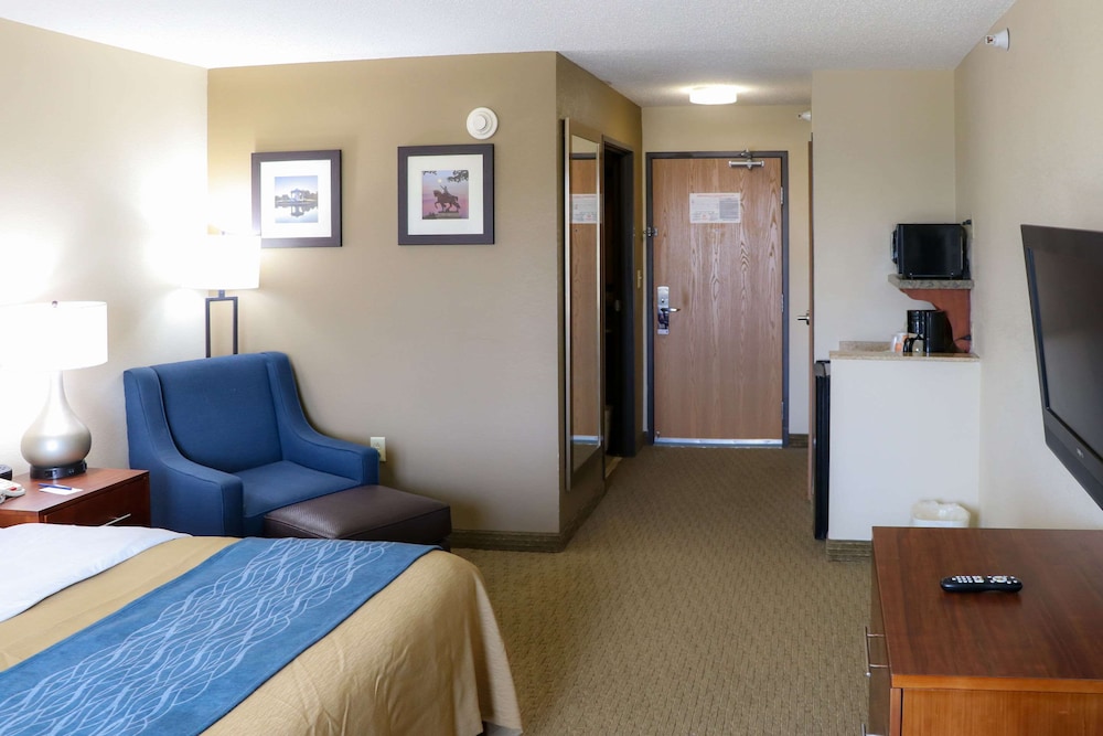 Comfort Inn and Suites Sikeston I-55 18/47