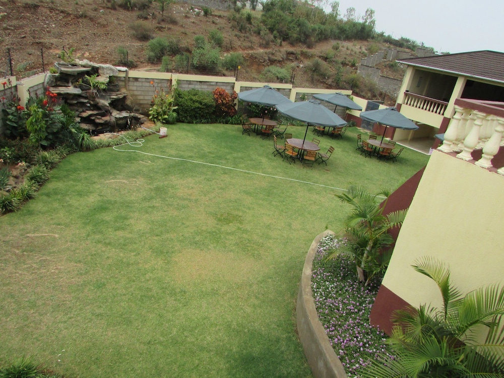 Trippleo's Hotel 21/25