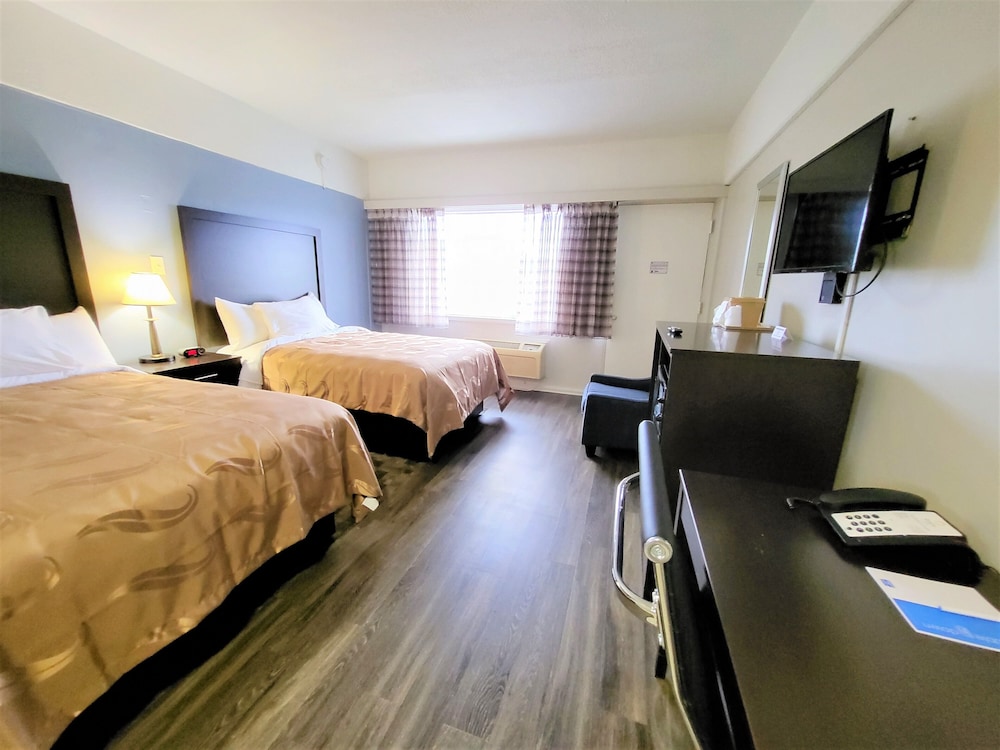 Motel6 Norfolk, VA – East Little Creek 17/50