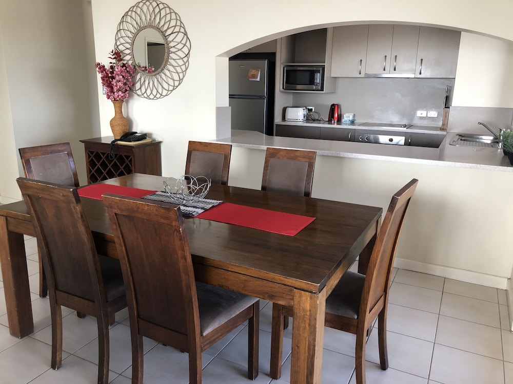 Coral Towers Holiday Suites 49/69