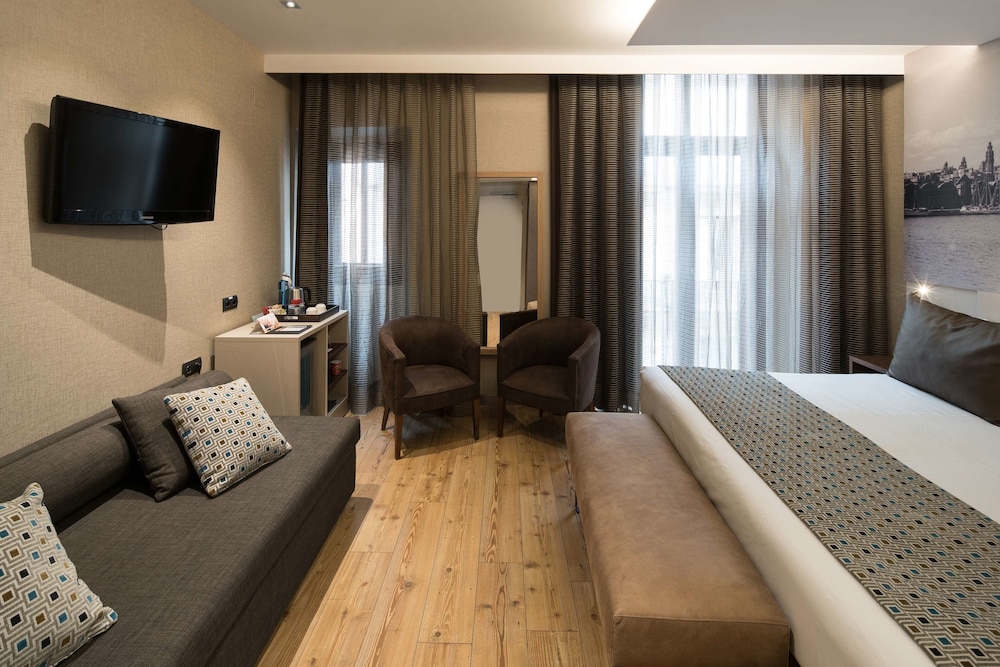Catalonia Born Hotel 45/62