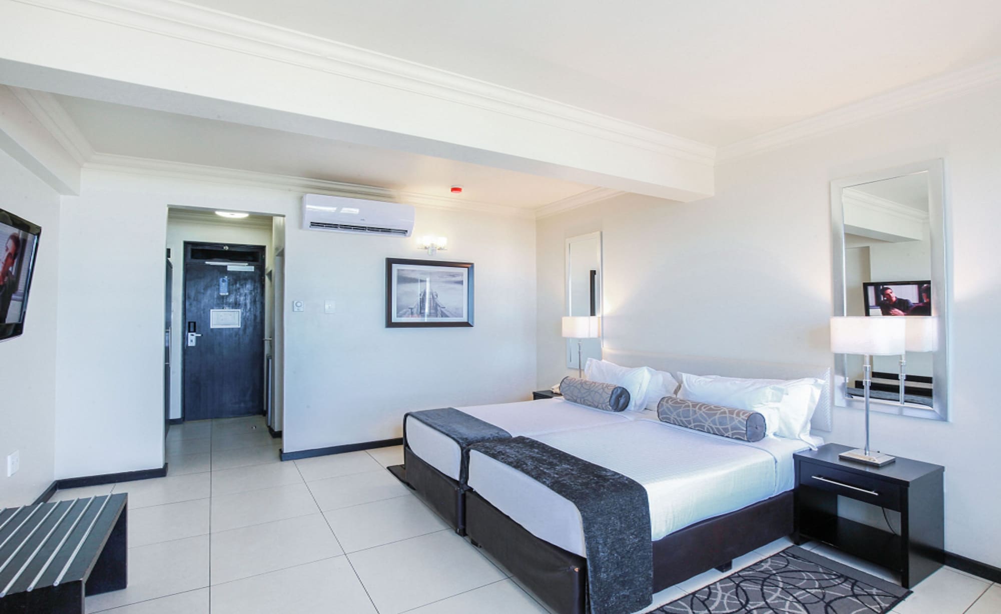 DELUXE, TWIN BEDS, SEA VIEW