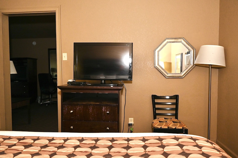 Fortune Inn And Suites Newport 26/50