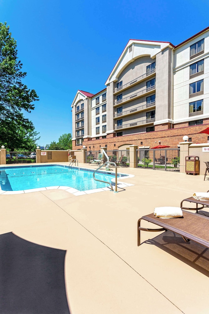 Hyatt Place Kansas City/Overland Park/Convention Center 46/50
