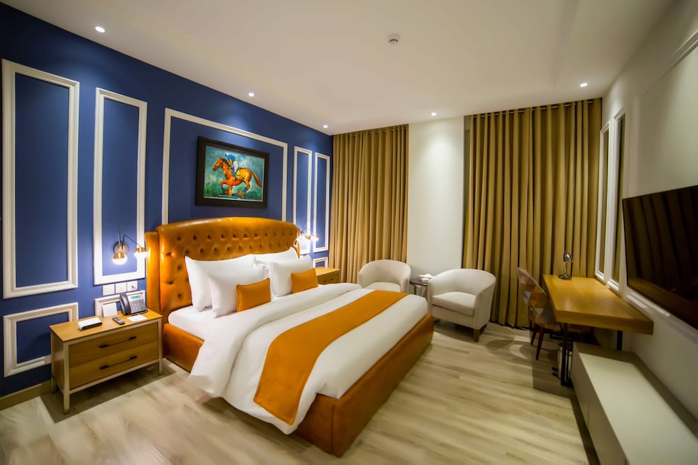 Deluxe, King Bed