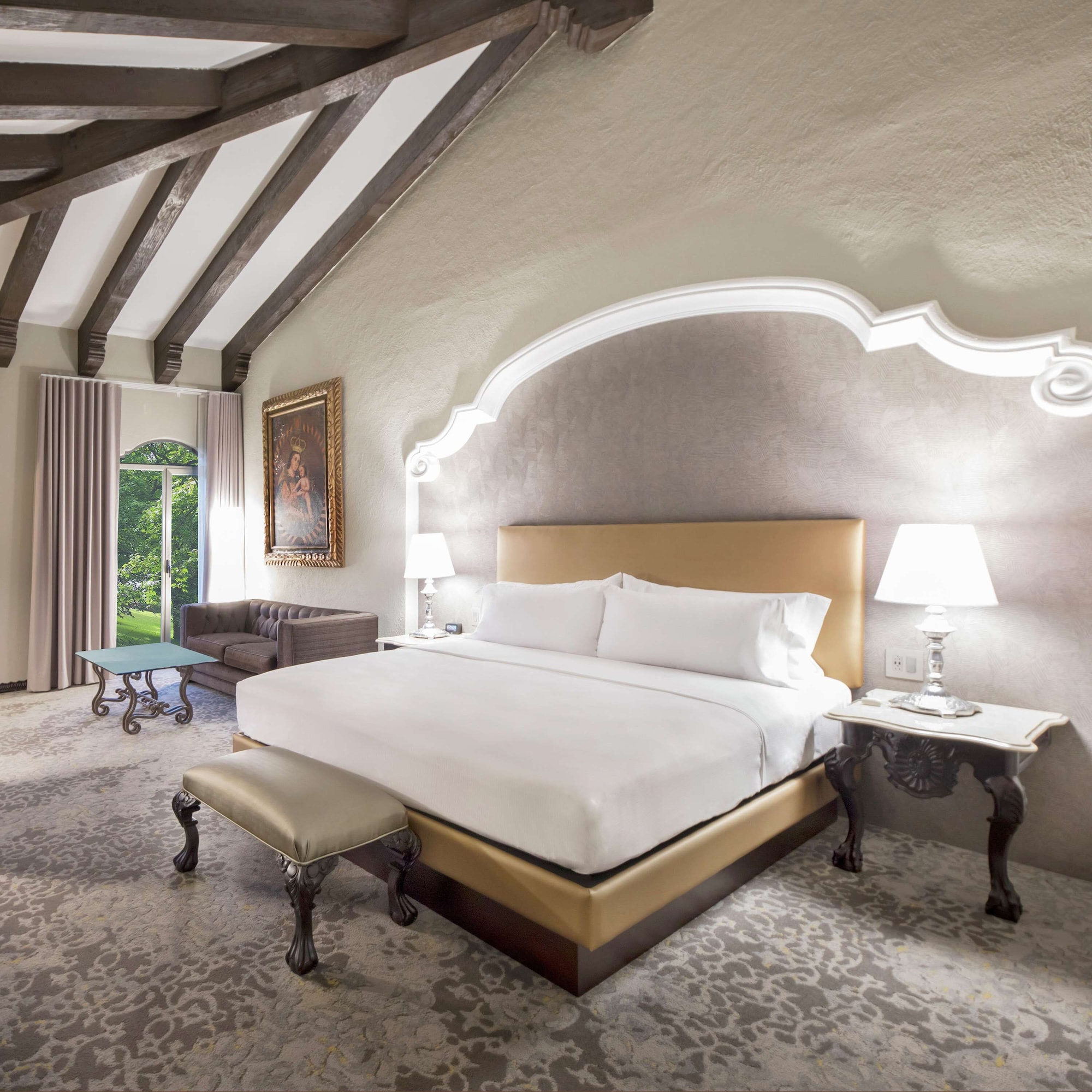 ROOM, KING BED, PATIO