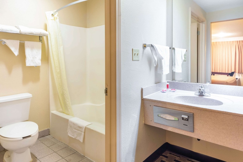 Econo Lodge Laurel, MS 13/31