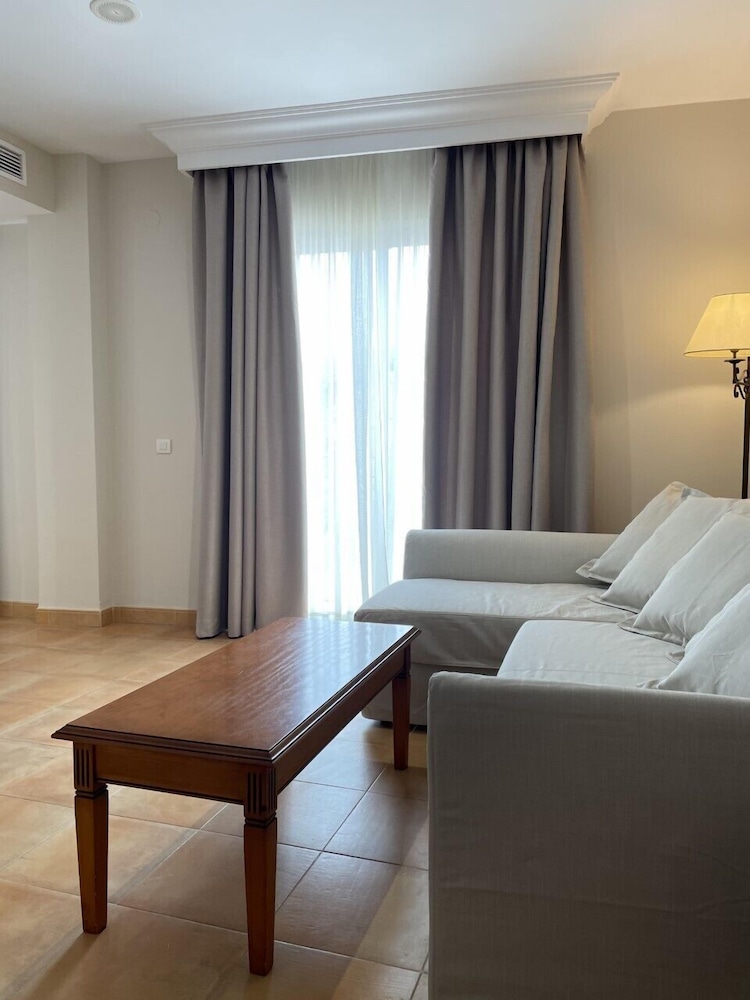 Room, Single, Twin Beds