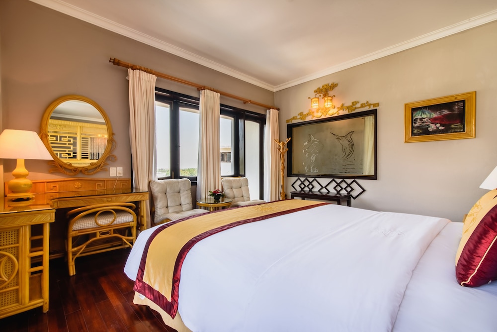 Huong Giang Hotel 32/77