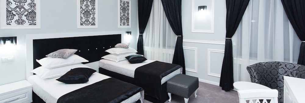 La Strada Boutique Villa 58/70
