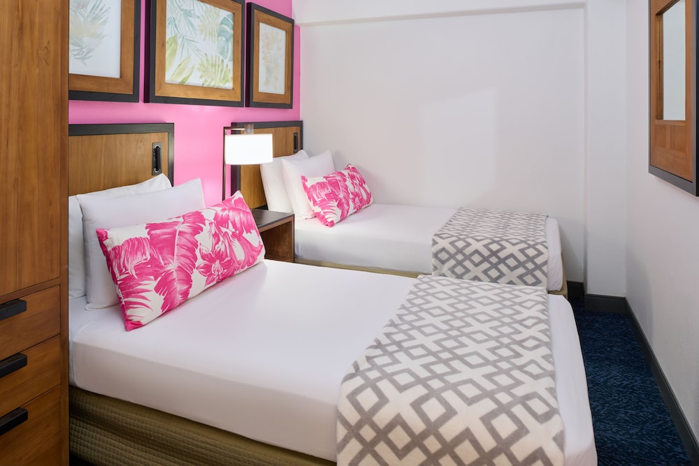 Ilima Hotel 24/63