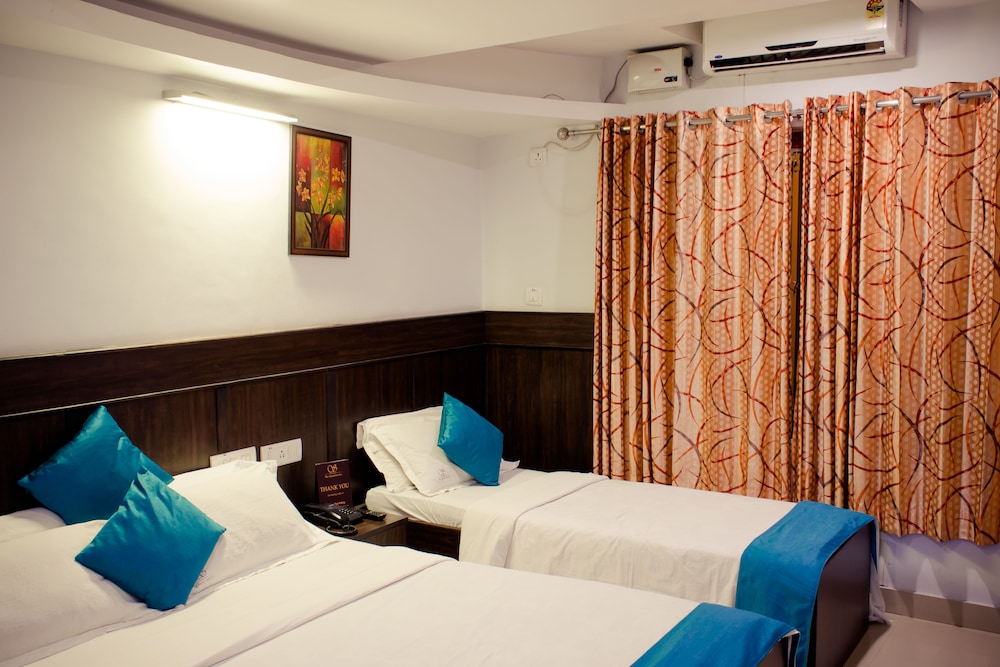 DELUXE, TRIPLE, MULTIPLE BEDS