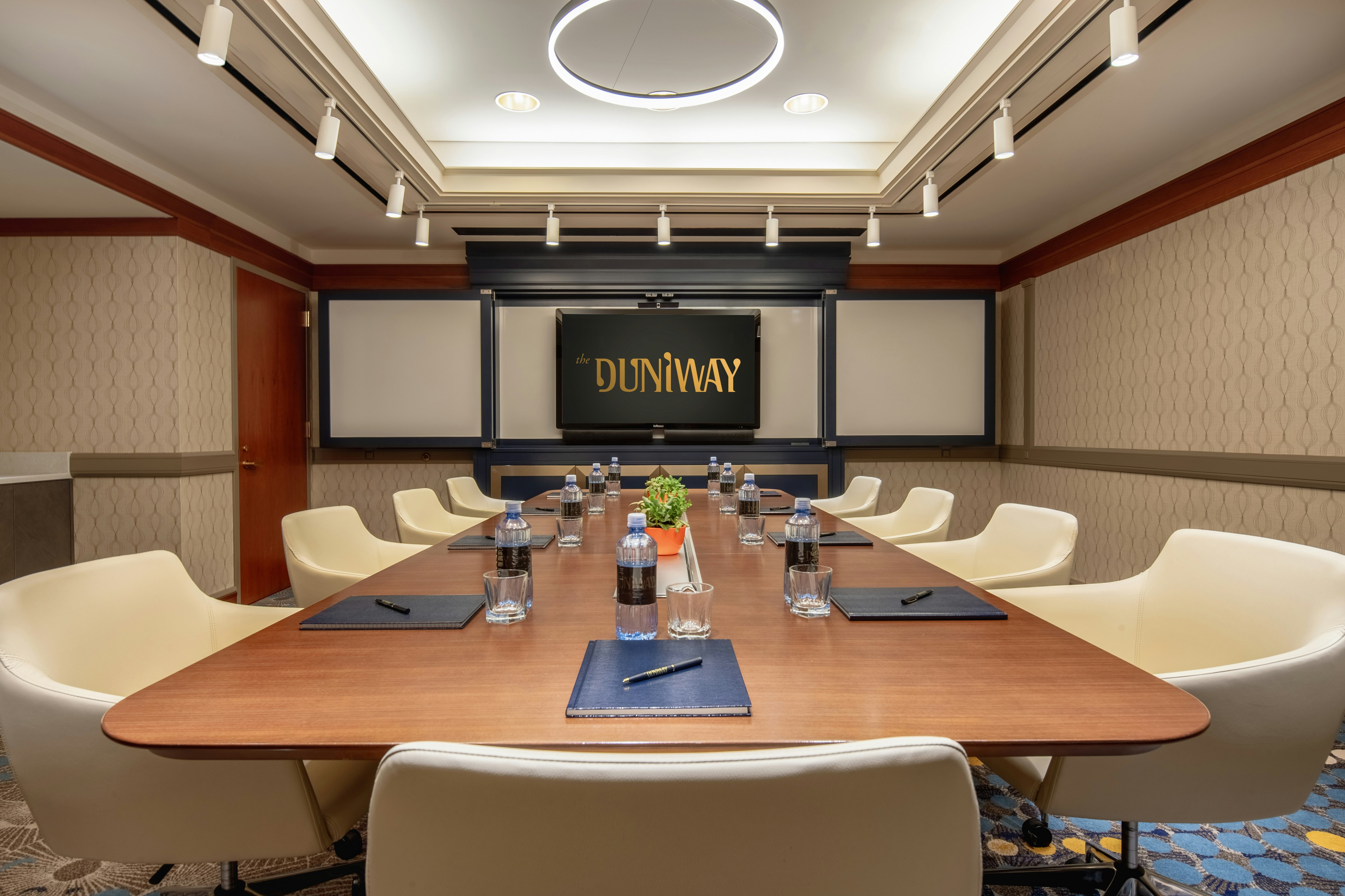 The Duniway Portland, a Hilton Hotel 37/39