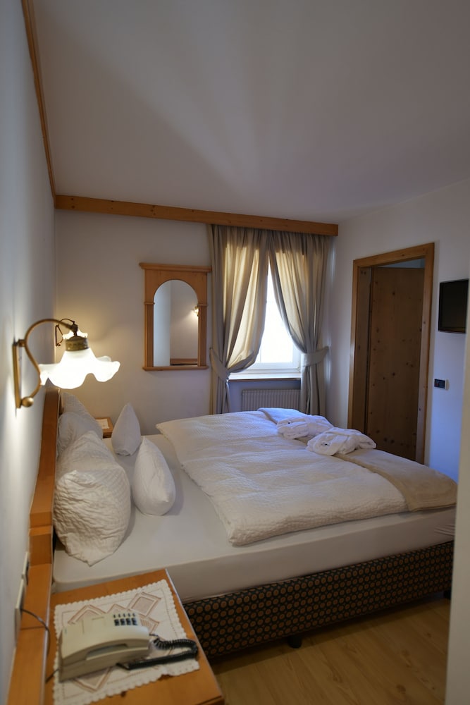 Central Hotel 15/59