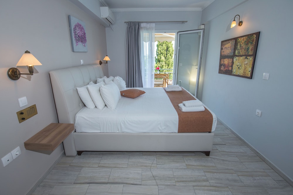 ALIKI HOTEL 21/76