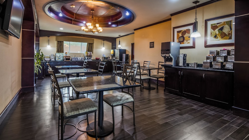 Best Western Bowie Inn and Suites 37/43