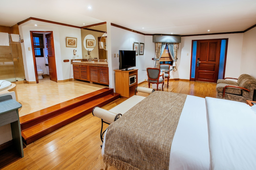 1 BEDROOM, PREMIUM, SUITE, HOT TUB