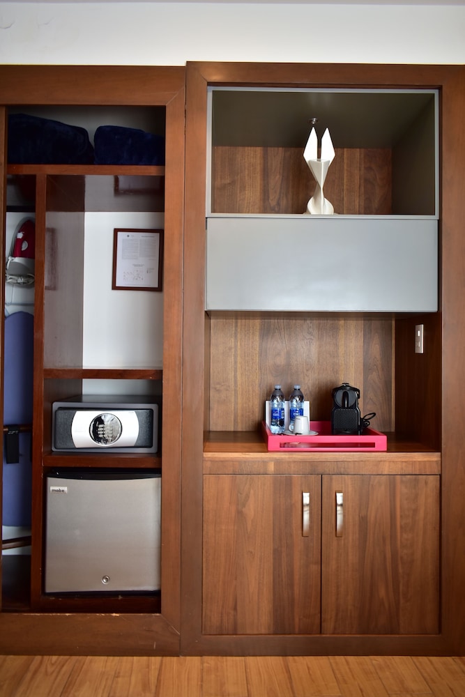 First Class Hotel 9/68