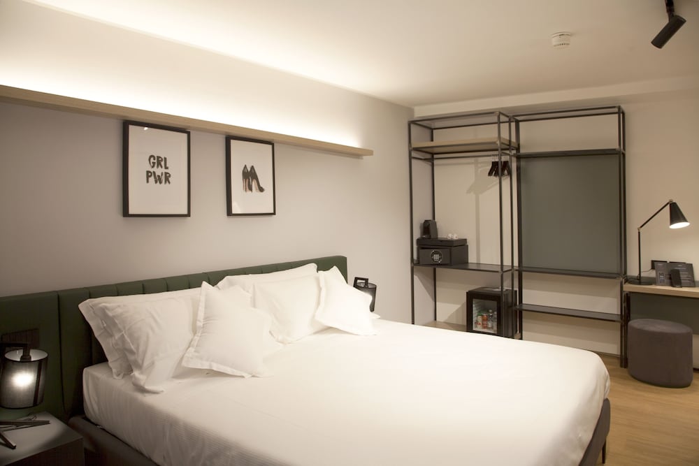 JUNIOR SUITE, QUEEN BED, TERRACE
