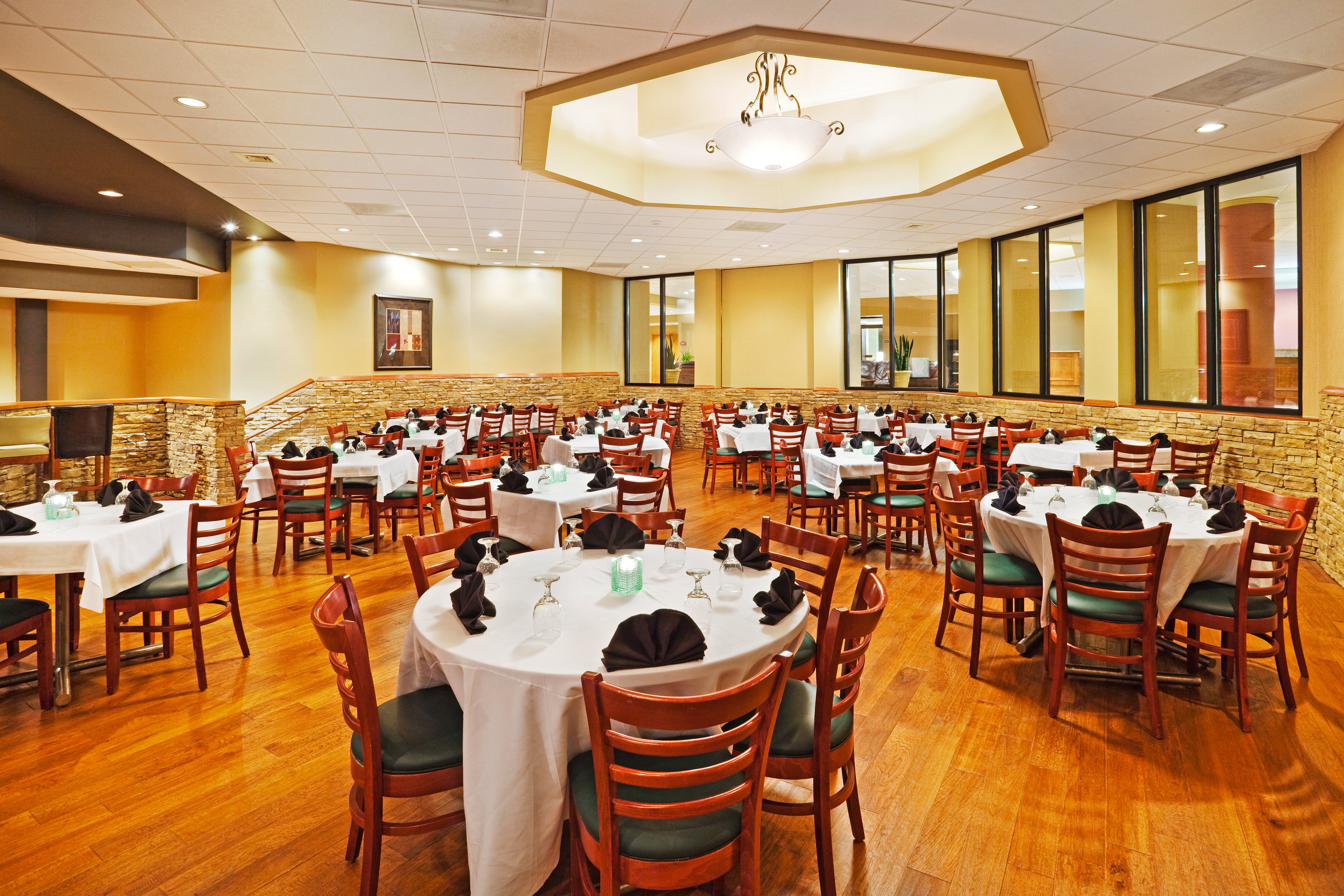 Holiday Inn Johnson City 55/79