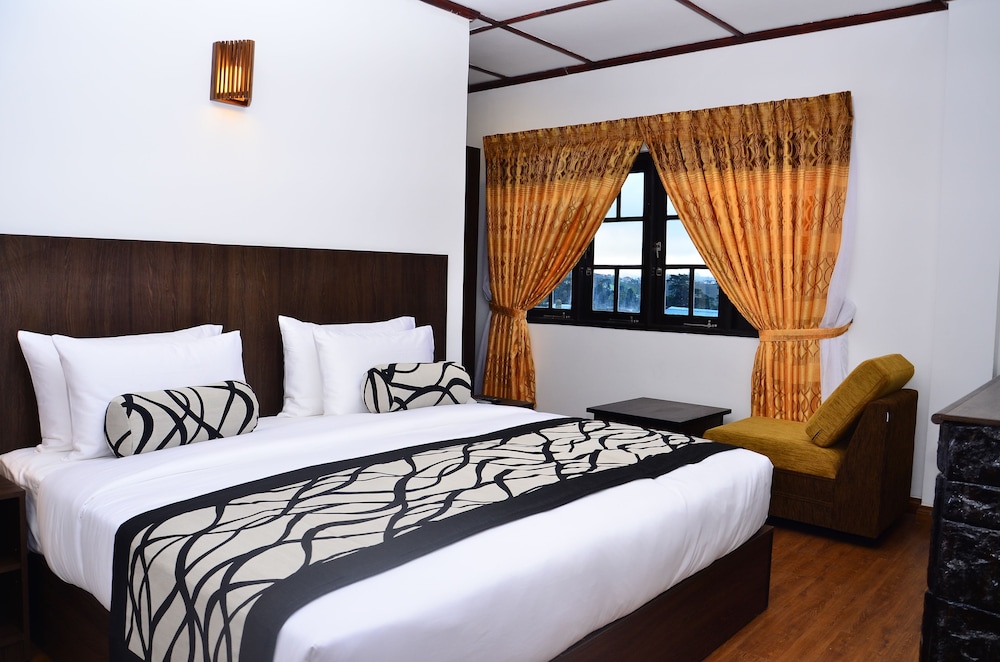 DELUXE, KING BED, LAKE VIEW