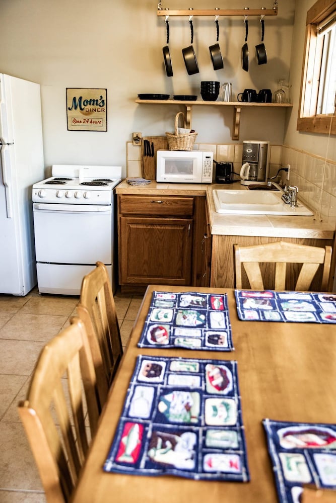 Rocky Mountain Inn 32/50