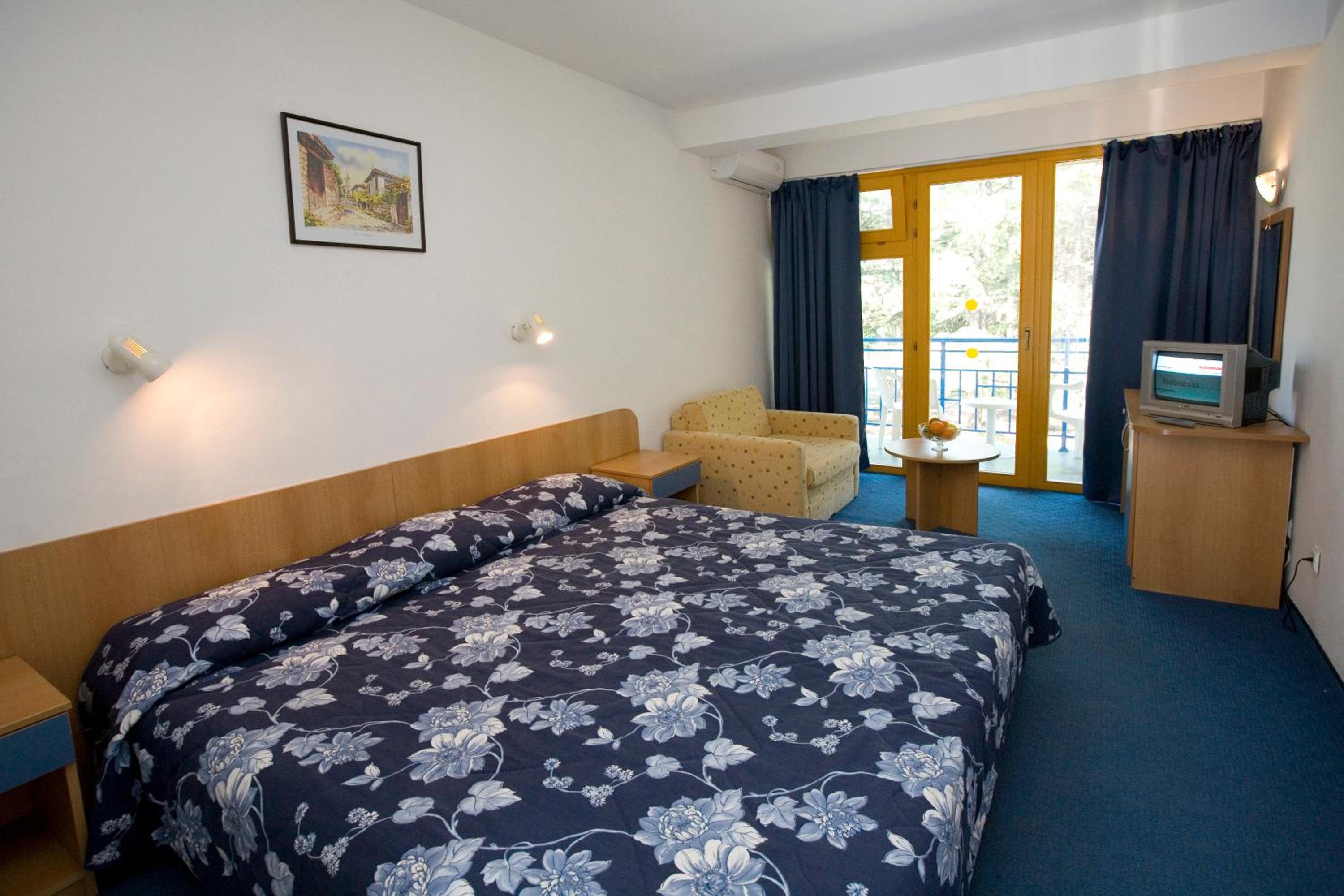 Room, Twin Beds, Balcony, Park Hotel Continental 2/3